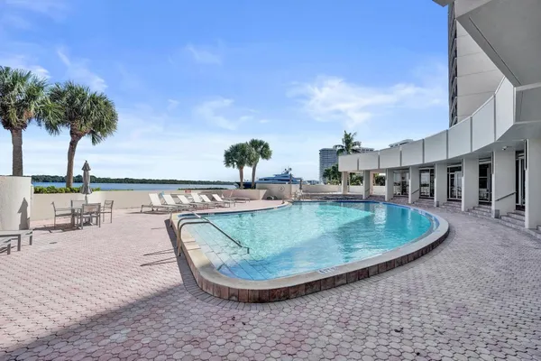 $2,600 | 132 Lakeshore Drive, Unit 317, North Palm Beach, FL 33408