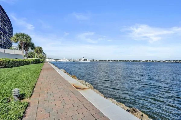 $2,600 | 132 Lakeshore Drive, Unit 317, North Palm Beach, FL 33408