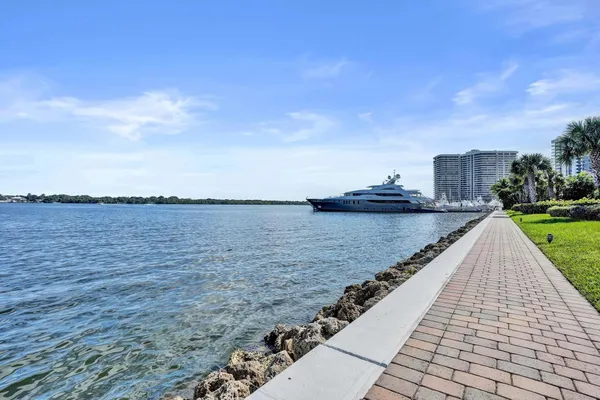 $2,600 | 132 Lakeshore Drive, Unit 317, North Palm Beach, FL 33408
