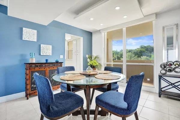 $2,600 | 132 Lakeshore Drive, Unit 317, North Palm Beach, FL 33408