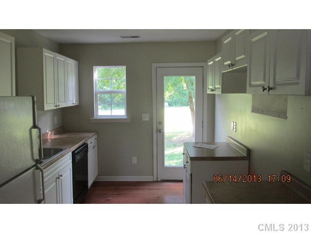 8301 Old Plank Road Charlotte, NC 28216 - Photo 4 of 10