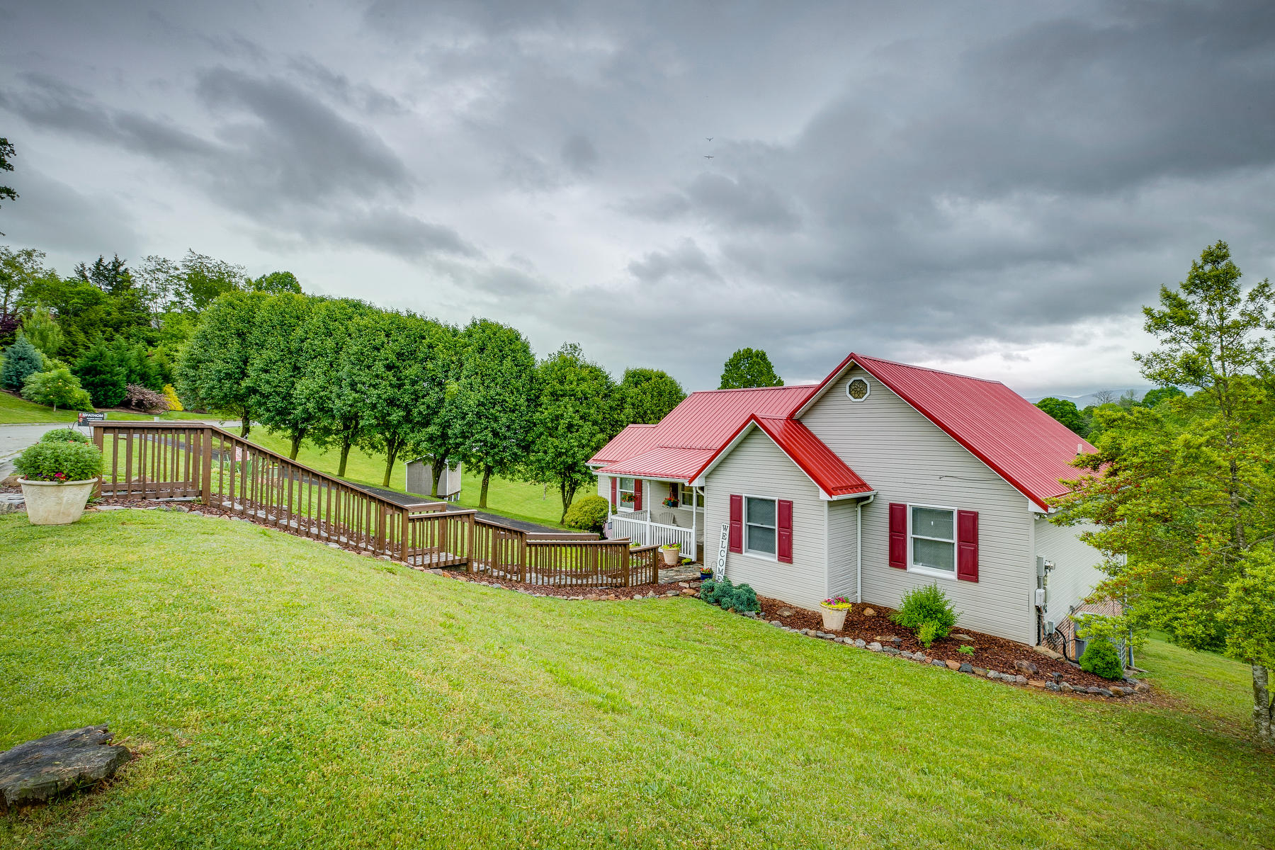 350 Huckleberry Road Bluff City, TN 37618 - Photo 3 of 47 003