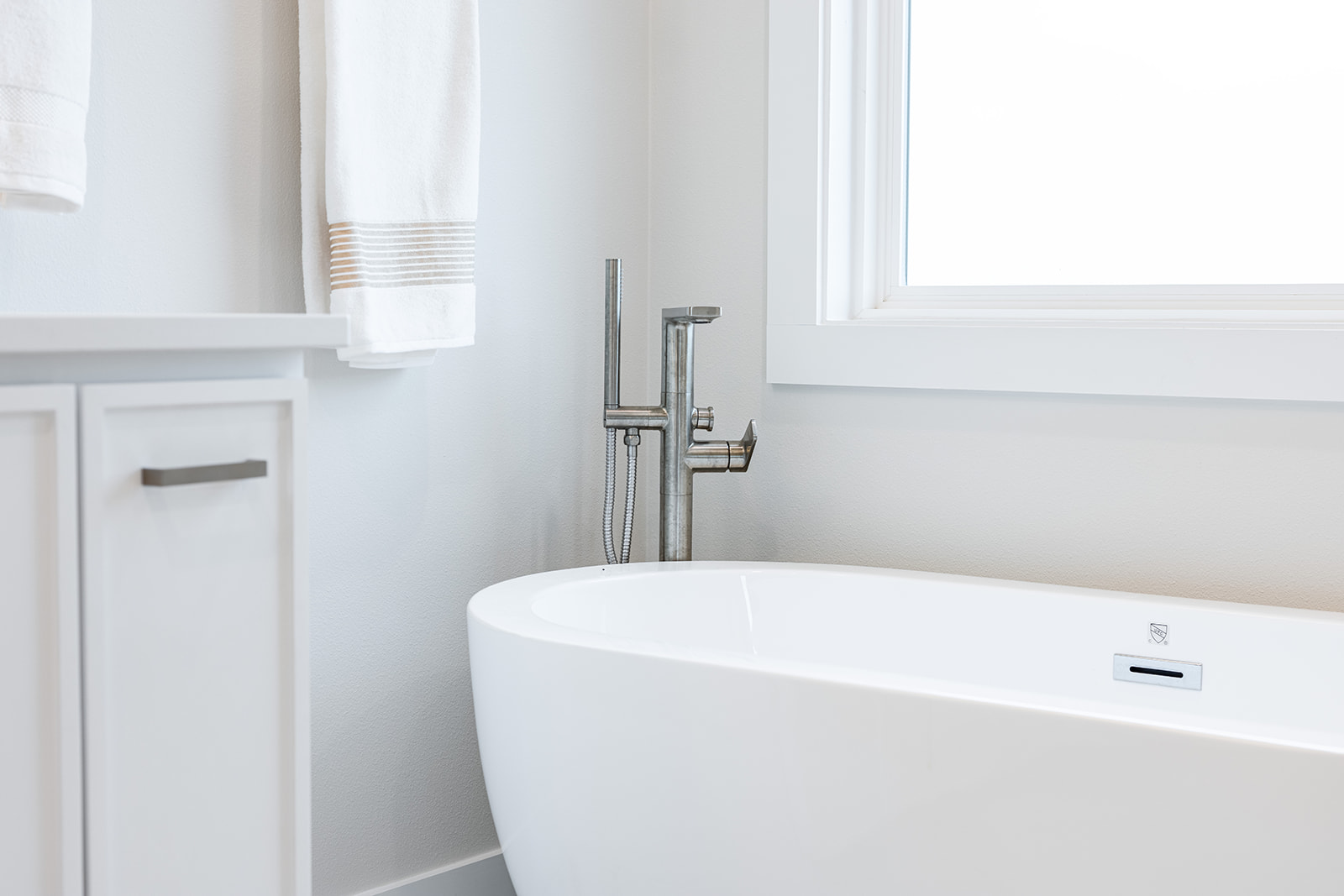 477 Willow Moon Ranch Road Crawford, TX 76638 - Photo 22 of 40 a bathroom with a bathtub