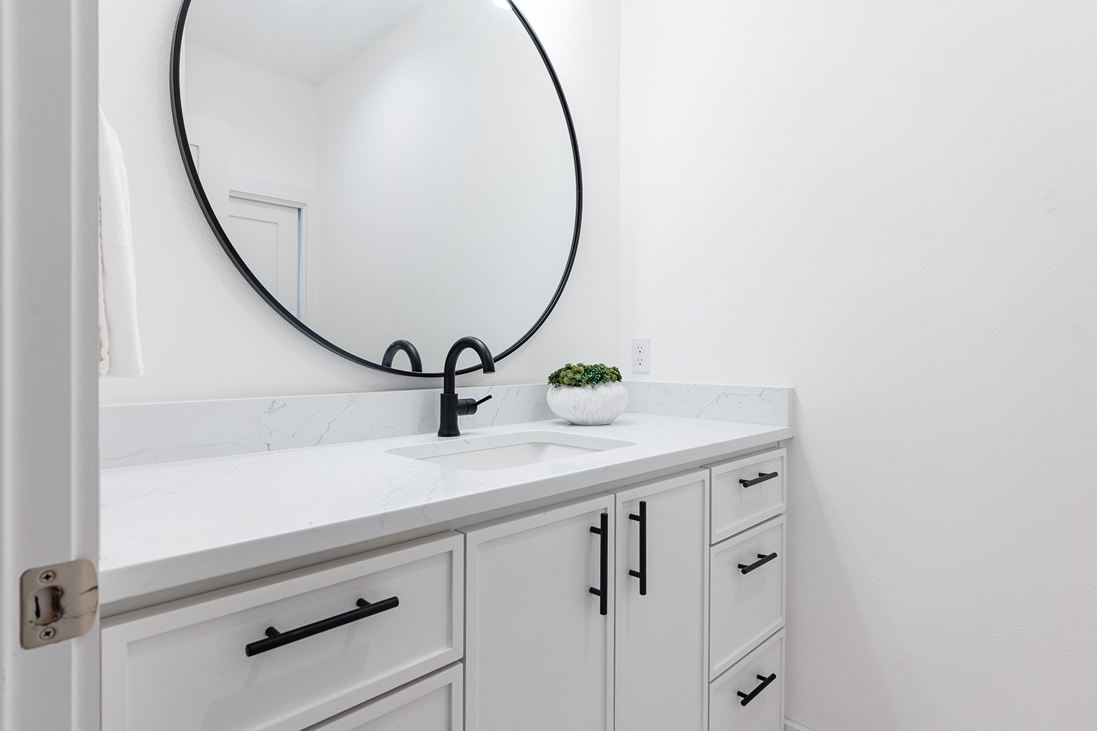477 Willow Moon Ranch Road Crawford, TX 76638 - Photo 24 of 40 a view of a mirror in a room