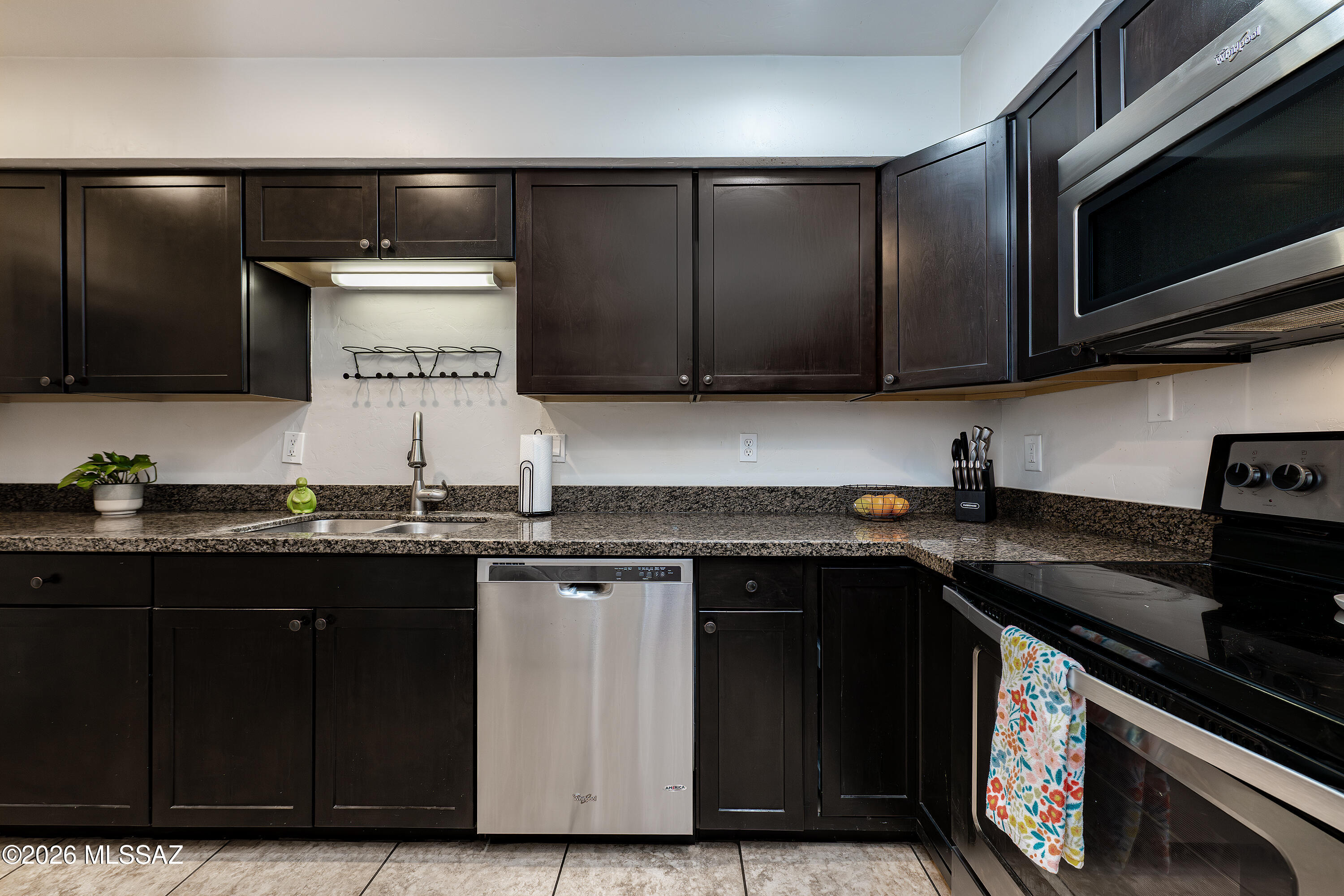 2749 West Anklam Road, Unit D Tucson, AZ 85745 - Photo 2 of 33