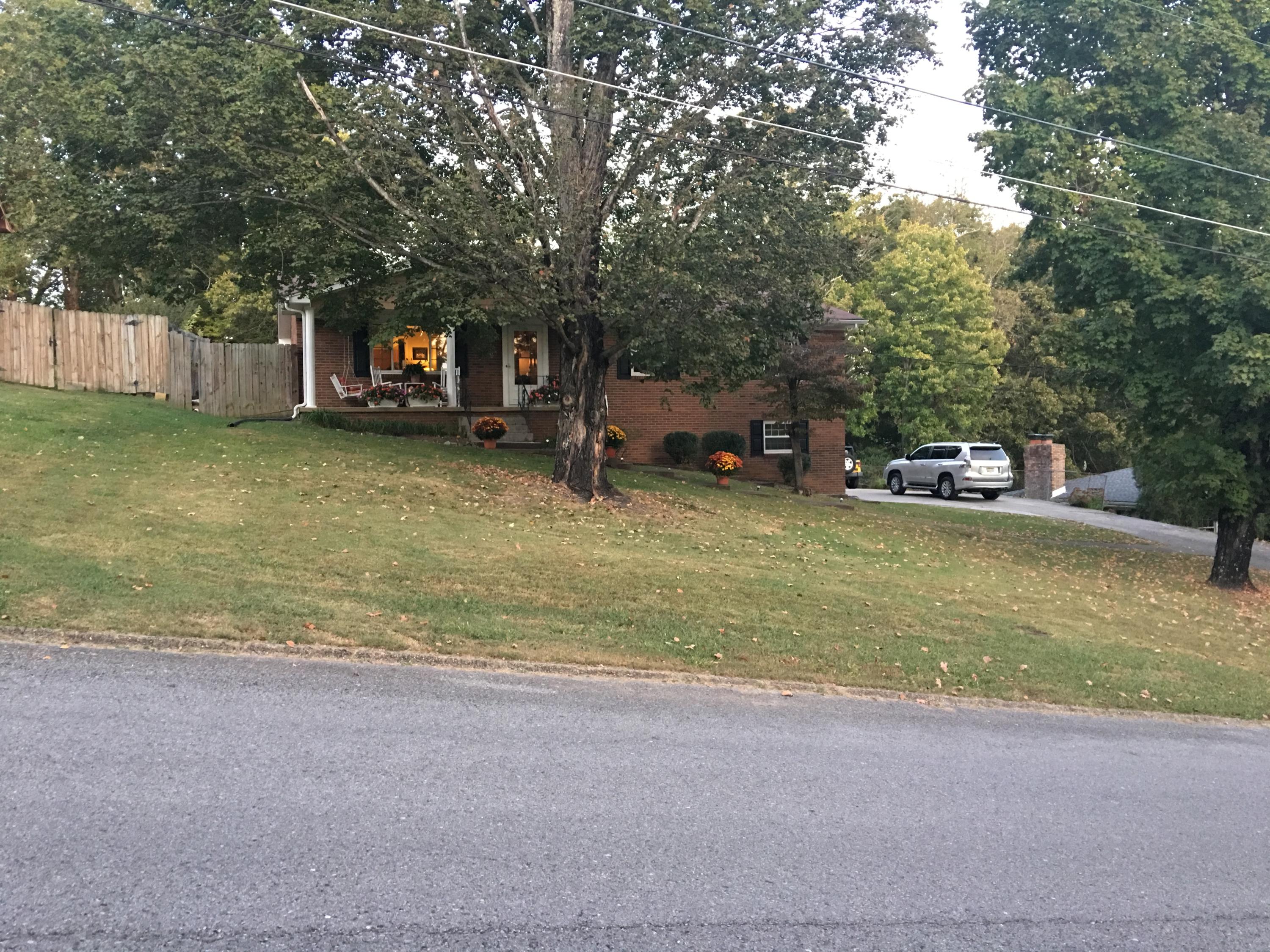 8124 Ewing Road Powell, TN 37849 - Photo 3 of 18 2017-10-05 19.11.51