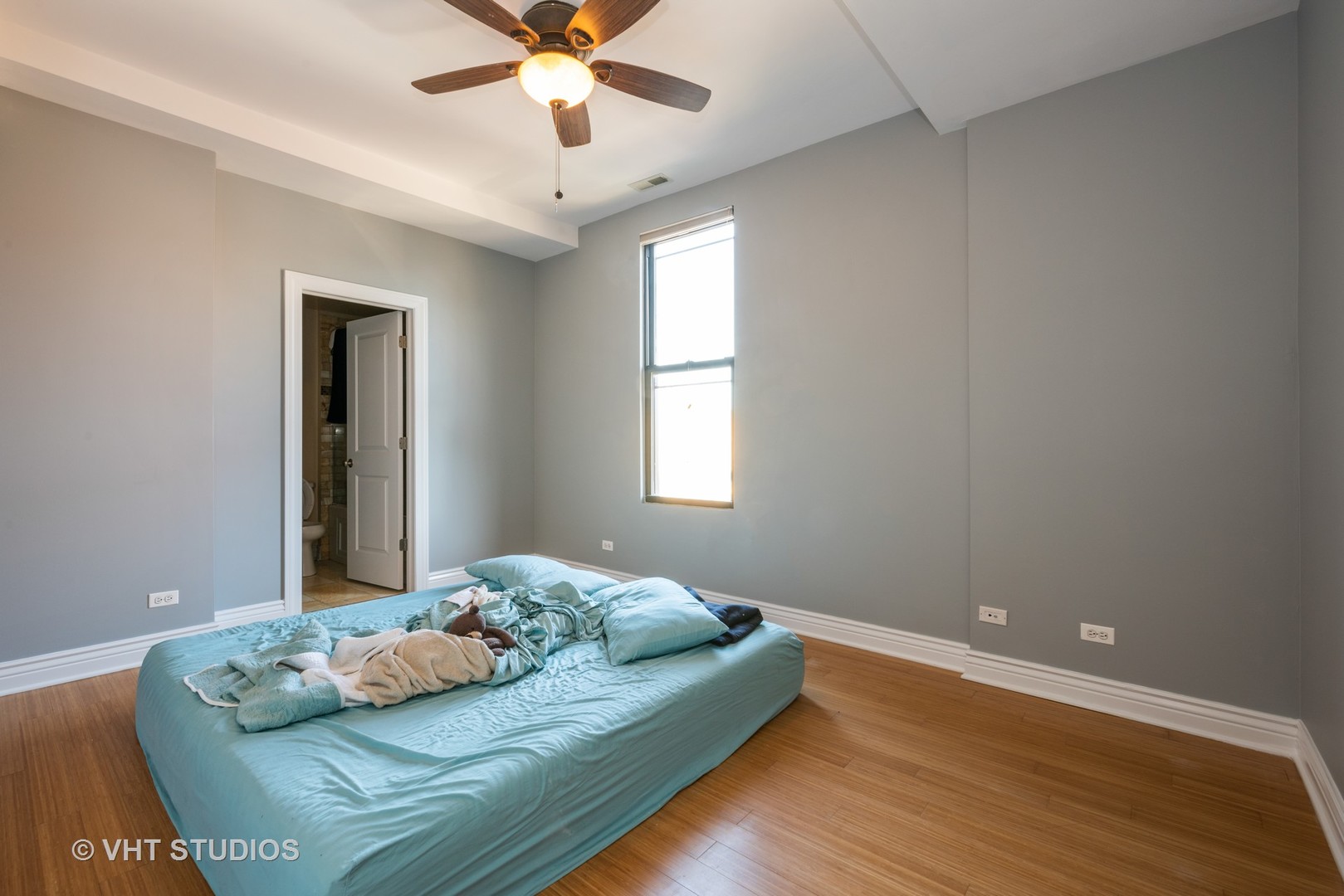 3258 North Racine Avenue, Unit 3 Chicago, IL 60657 - Photo 13 of 19 a bedroom with bed and window