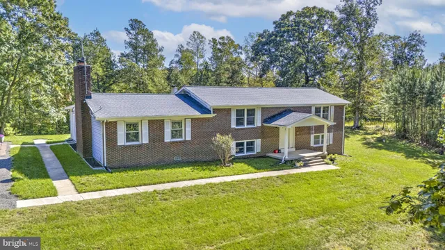 $699,900 | 43063 Hugh Drive, Hollywood, MD 20636
