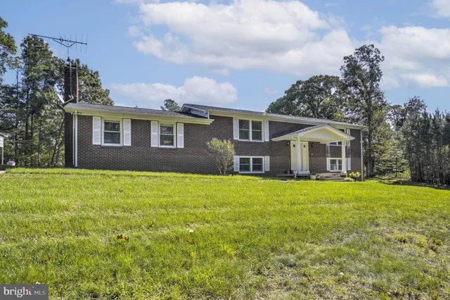 $699,900 | 43063 Hugh Drive, Hollywood, MD 20636