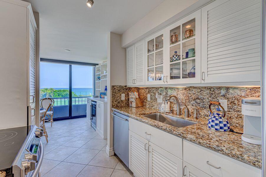 5550 North Ocean Drive, Unit 3C Riviera Beach, FL 33404 - Photo 8 of 67 KITCHEN