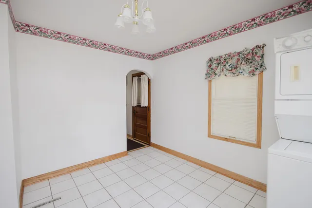 $179,900 | 327 West Merrimac Street, Dodgeville, WI 53533