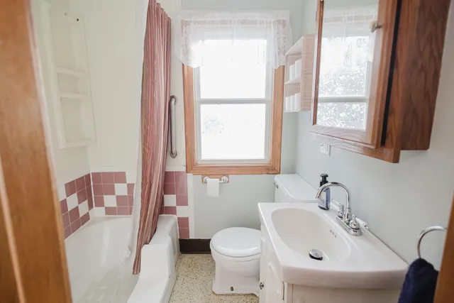 $179,900 | 327 West Merrimac Street, Dodgeville, WI 53533