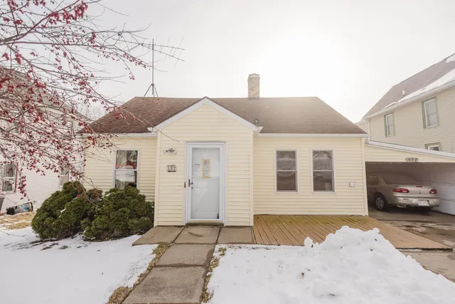 $179,900 | 327 West Merrimac Street, Dodgeville, WI 53533