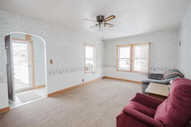 $179,900 | 327 West Merrimac Street, Dodgeville, WI 53533