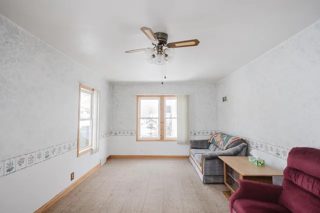 $179,900 | 327 West Merrimac Street, Dodgeville, WI 53533