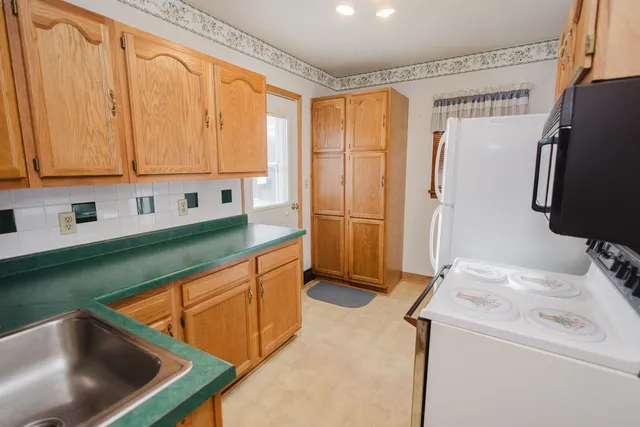 $179,900 | 327 West Merrimac Street, Dodgeville, WI 53533