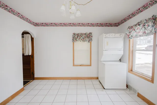 $179,900 | 327 West Merrimac Street, Dodgeville, WI 53533