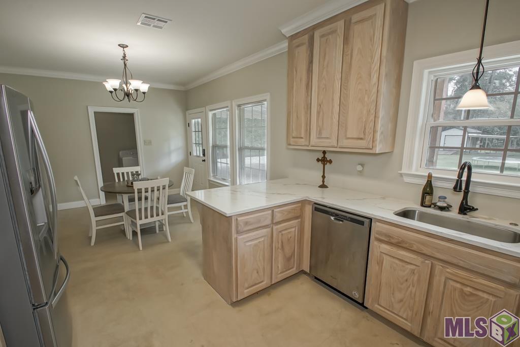 11012 Crossover Road Denham Springs, LA 70726 - Photo 4 of 30