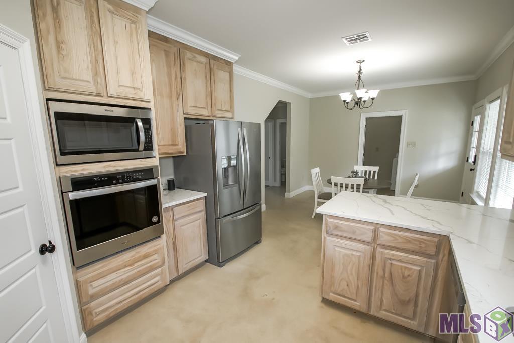 11012 Crossover Road Denham Springs, LA 70726 - Photo 5 of 30