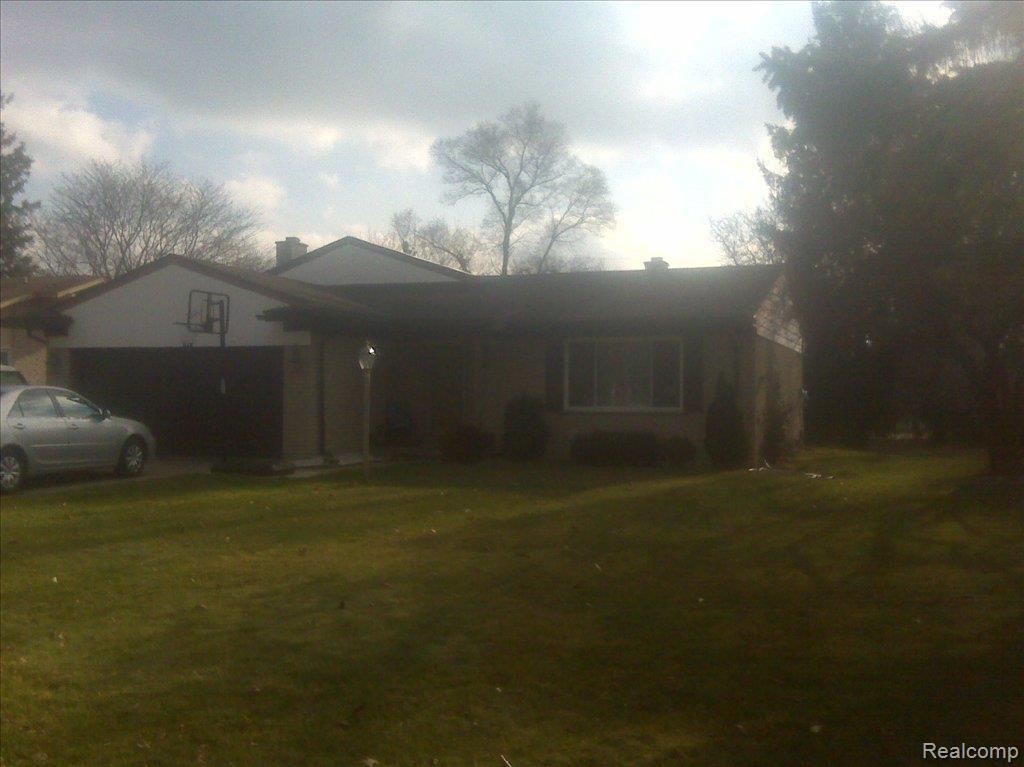 23990 Rockingham Street Southfield, MI 48033 - Photo 1 of 6 IMG00401