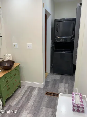 $2,500 | 218 Washington Street, Saratoga Springs, NY 12866