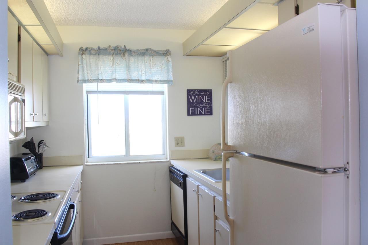 353 Highway 1, Unit F408 Jupiter, FL 33477 - Photo 4 of 27 Jupiter Bay 408 kitchen