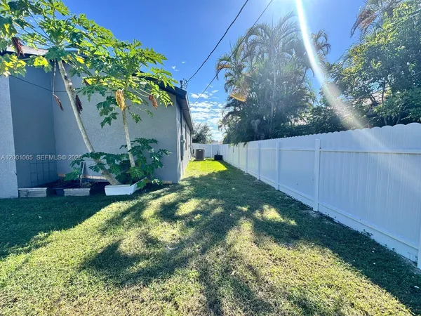 $3,500 | 209 Southeast 26th Terrace, Cape Coral, FL 33904