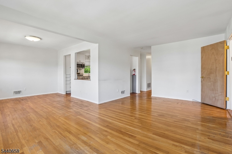 345 Trotting Road Union, NJ 07083 - Photo 20 of 43