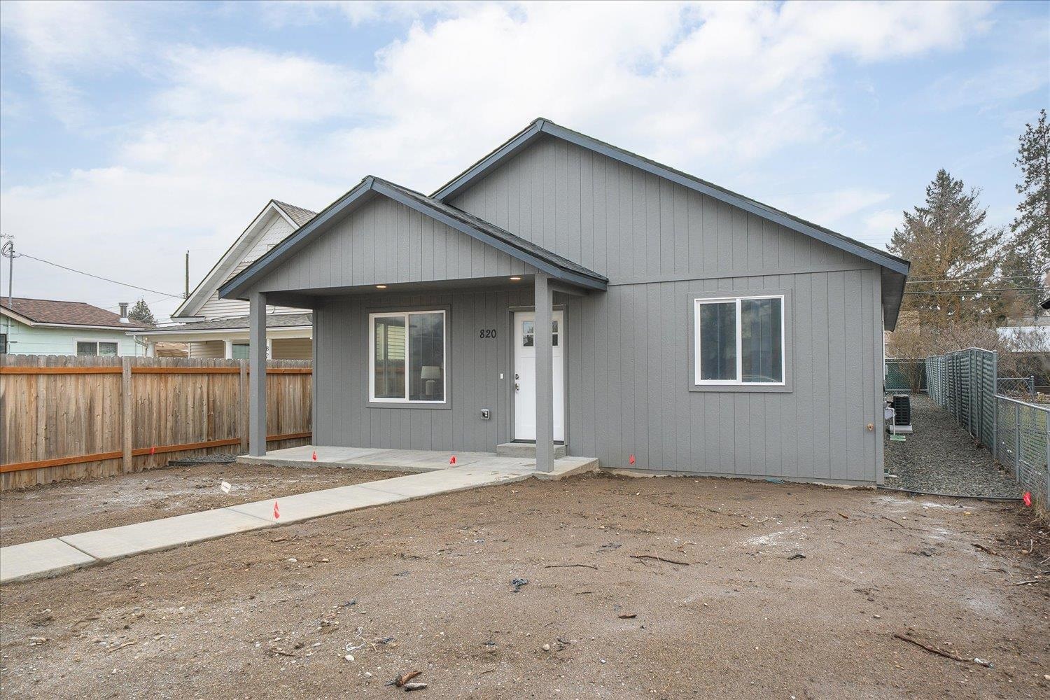 820 East Crown Avenue Spokane, WA 99207 - Photo 3 of 40