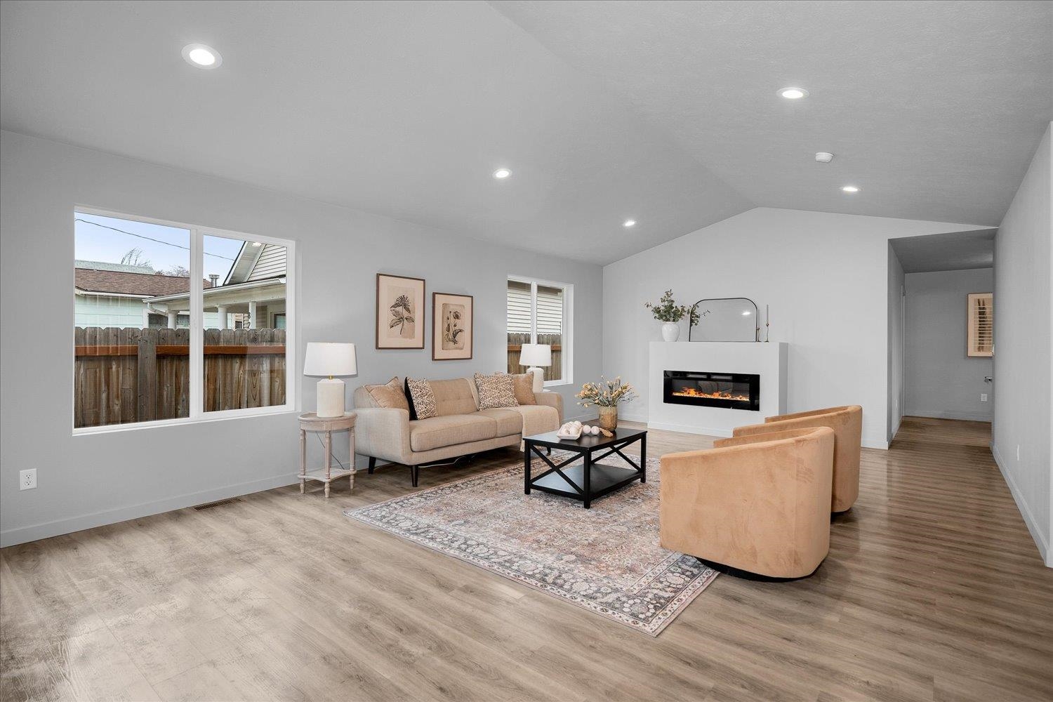 820 East Crown Avenue Spokane, WA 99207 - Photo 6 of 40