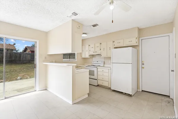 $1,250 | 4718 Casa Oro Street, San Antonio, TX 78233