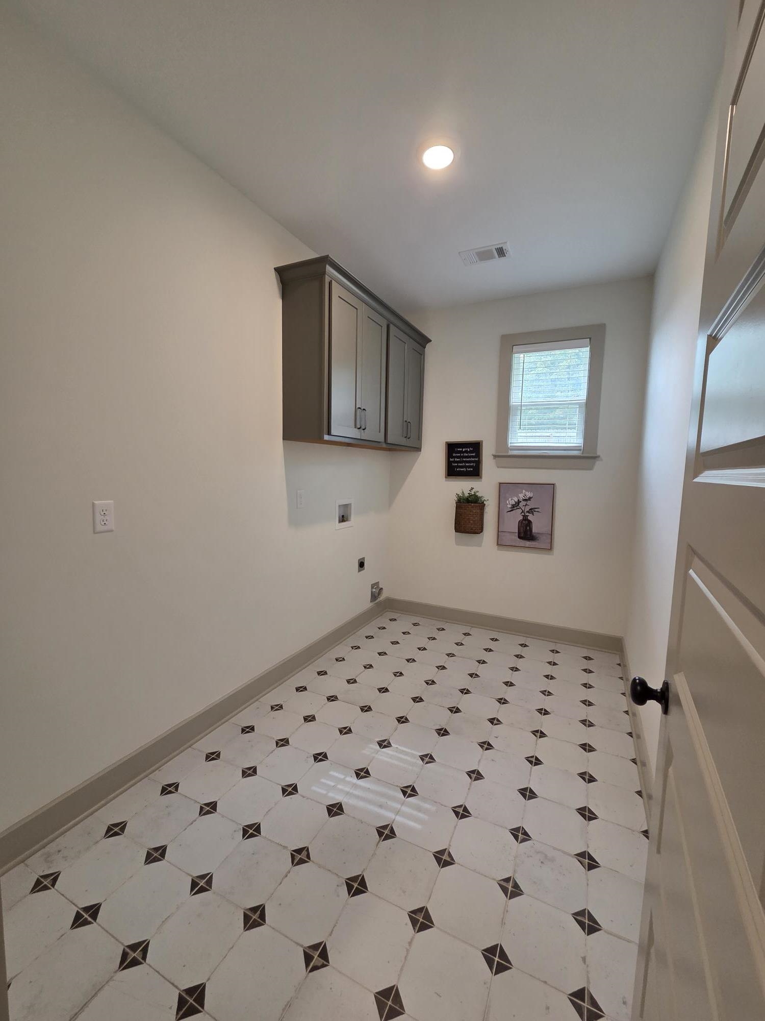 657 Mount Laurel Drive Collierville, TN 38017 - Photo 17 of 40 a bathroom with a black white checkered floor