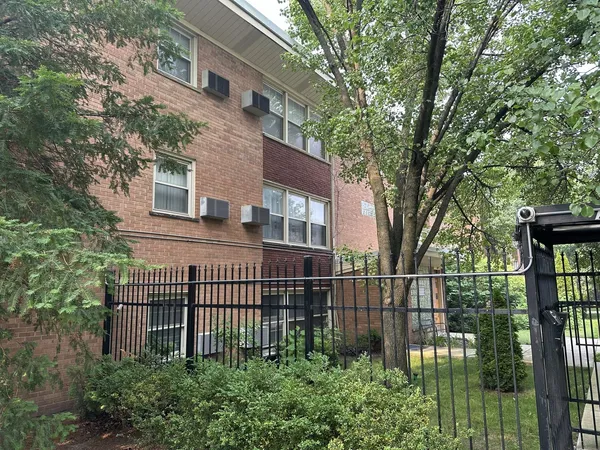$1,900 | 7526 North Ridge Boulevard, Unit 3W, Chicago, IL 60645