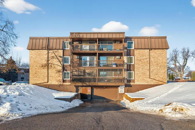 $99,000 | 4207 Lakeside Avenue North, Unit 137, Brooklyn Center, MN 55429