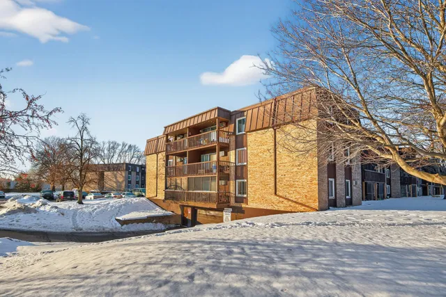 $99,000 | 4207 Lakeside Avenue North, Unit 137, Brooklyn Center, MN 55429