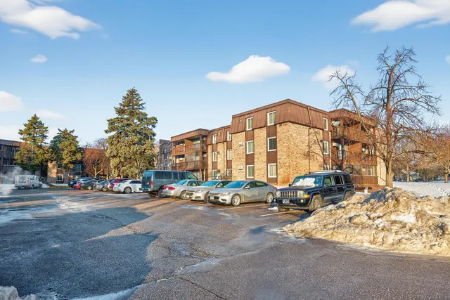 $99,000 | 4207 Lakeside Avenue North, Unit 137, Brooklyn Center, MN 55429