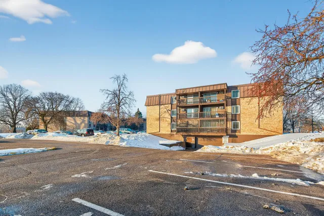 $99,000 | 4207 Lakeside Avenue North, Unit 137, Brooklyn Center, MN 55429
