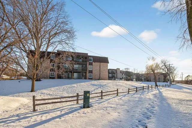 $99,000 | 4207 Lakeside Avenue North, Unit 137, Brooklyn Center, MN 55429