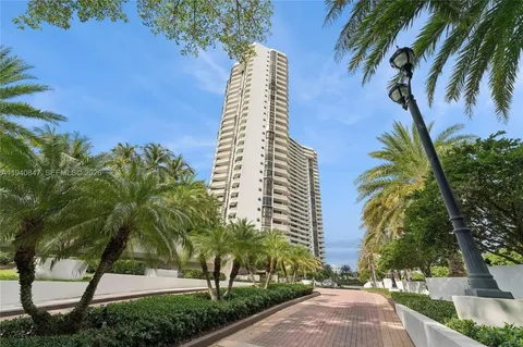 $669,000 | 1000 West Island Boulevard, Unit 2806, Aventura, FL 33160