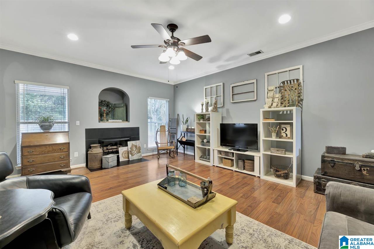 162 Gardenside Drive Alabaster, AL 35007 - Photo 3 of 21