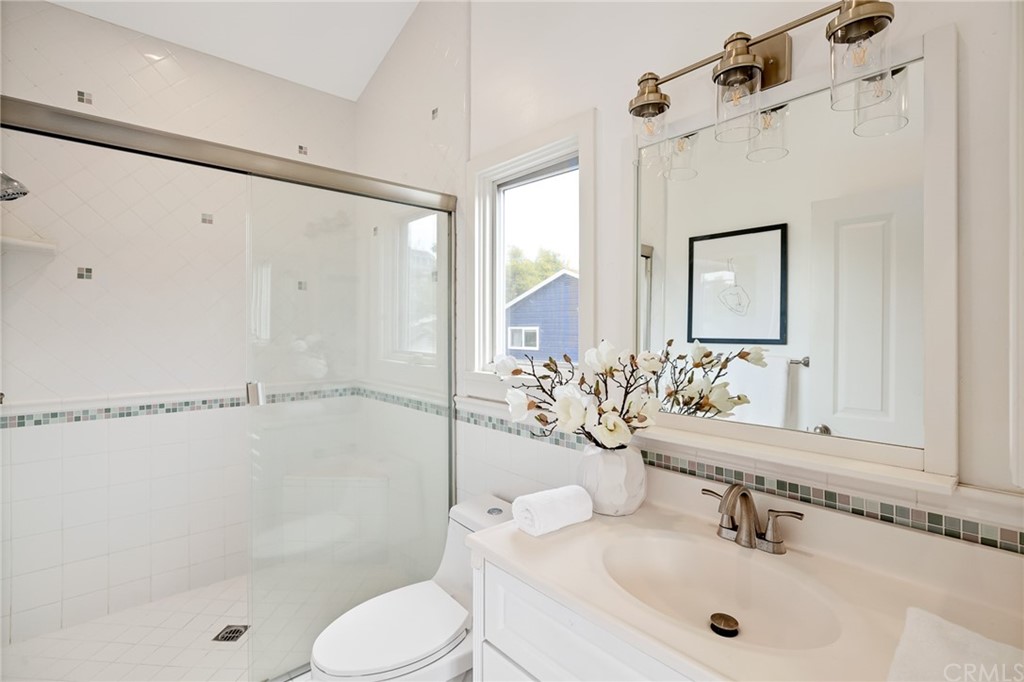 540 24th Place Hermosa Beach, CA 90254 - Photo 73 of 75 detached guest house bathroom