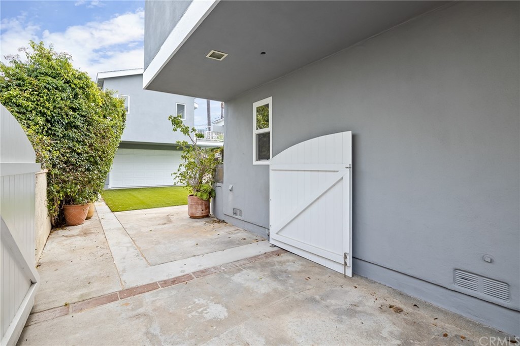 540 24th Place Hermosa Beach, CA 90254 - Photo 74 of 75 long driveway and extra large 2 car garage