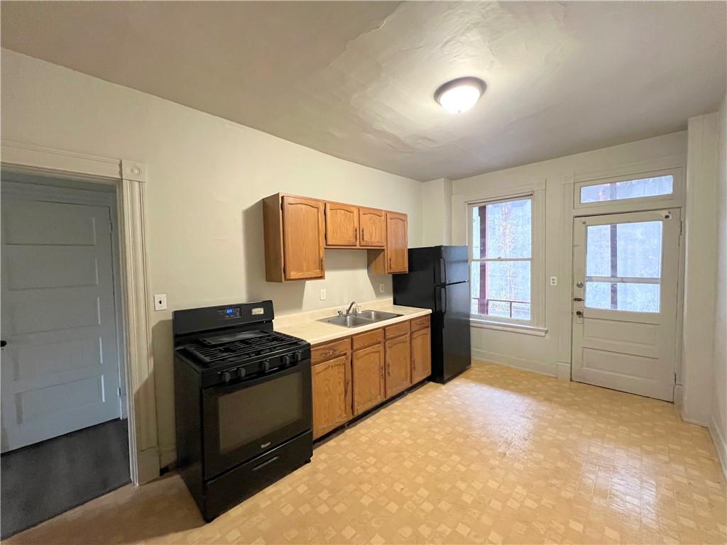 518 Middle Avenue, Unit B Wilmerding, PA 15148 - Photo 4 of 5 a kitchen with a stove and a refrigerator