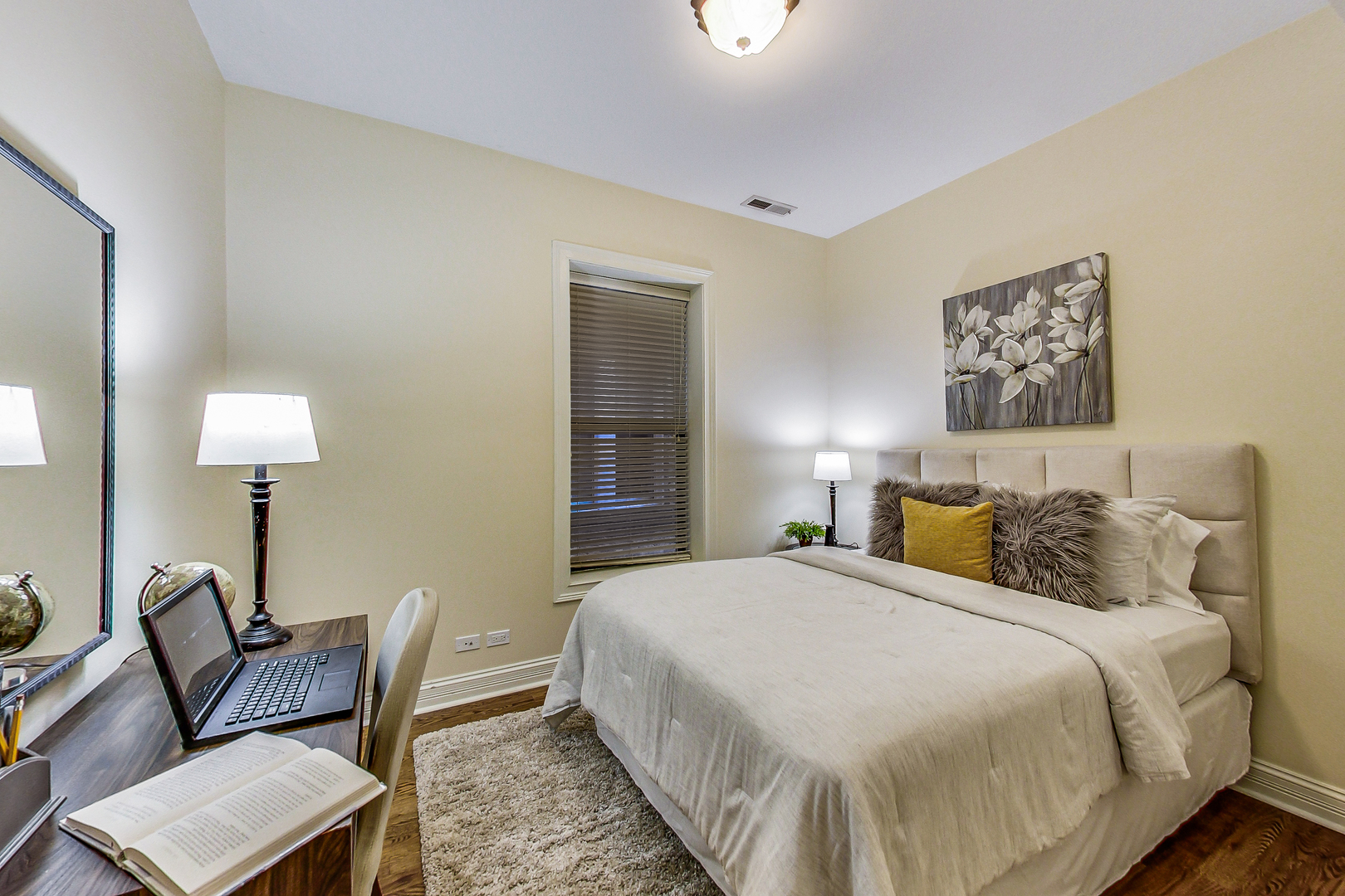 5219 North Winthrop Avenue, Unit 2N Chicago, IL 60640 - Photo 23 of 32 a bedroom with bed and a lamp