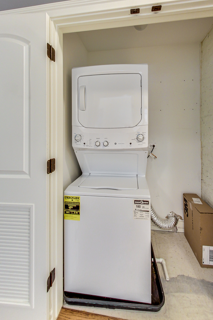 5219 North Winthrop Avenue, Unit 2N Chicago, IL 60640 - Photo 26 of 32 a utility room with dryer and washer