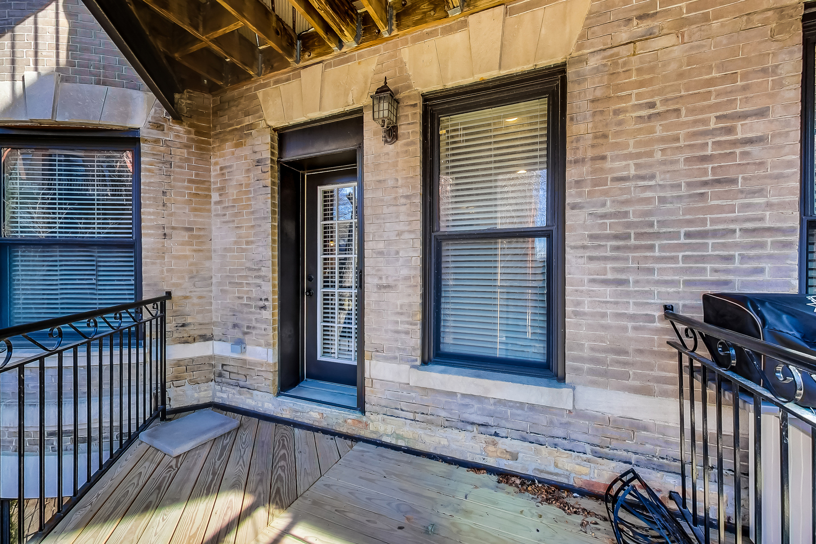 5219 North Winthrop Avenue, Unit 2N Chicago, IL 60640 - Photo 30 of 32 a view of front door of house with stairs