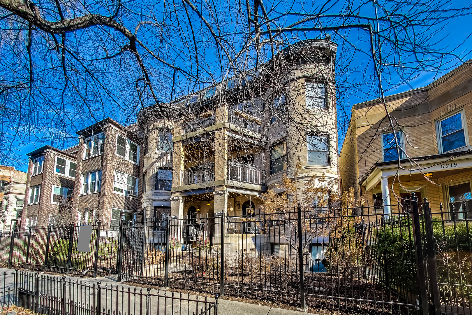 5219 North Winthrop Avenue, Unit 2N Chicago, IL 60640 - Photo 3 of 32 a view of a building with a street