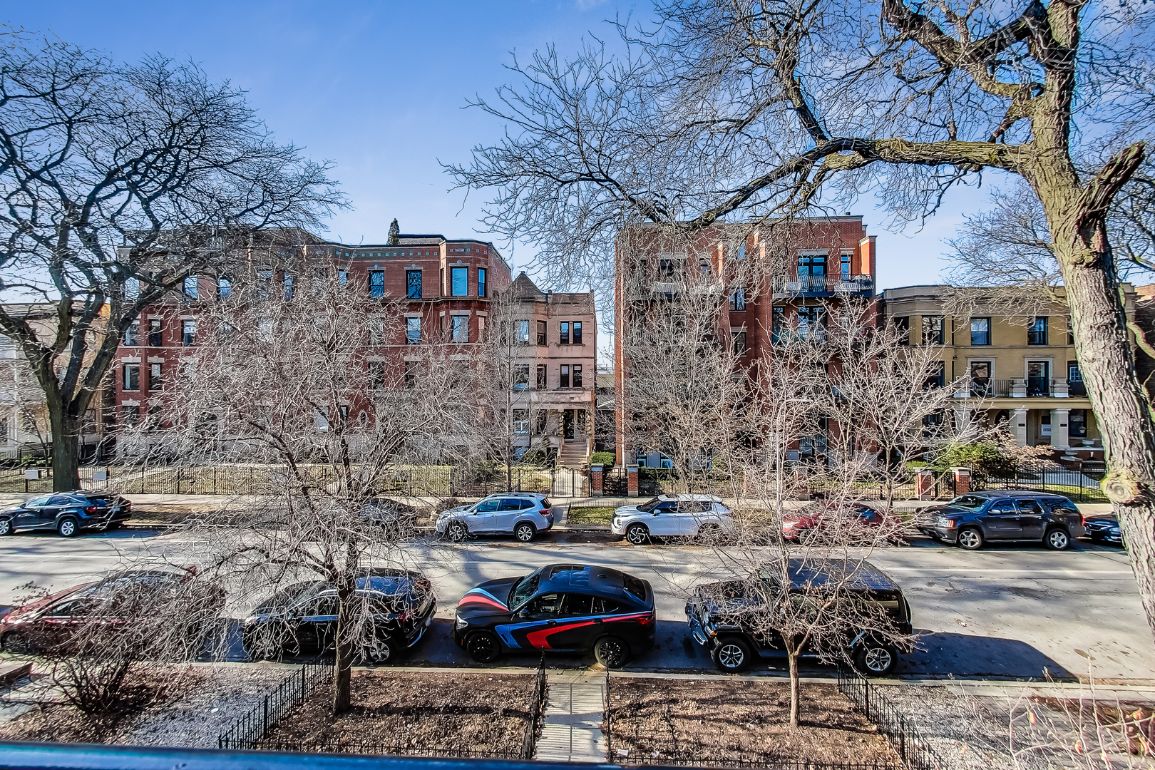 5219 North Winthrop Avenue, Unit 2N Chicago, IL 60640 - Photo 31 of 32 a view of a street with cars