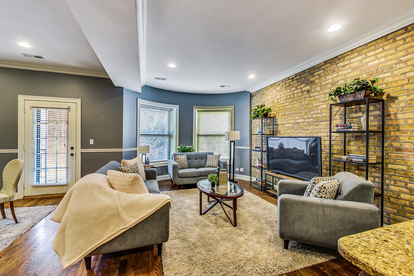 5219 North Winthrop Avenue, Unit 2N Chicago, IL 60640 - Photo 8 of 32 a living room with furniture and a fireplace