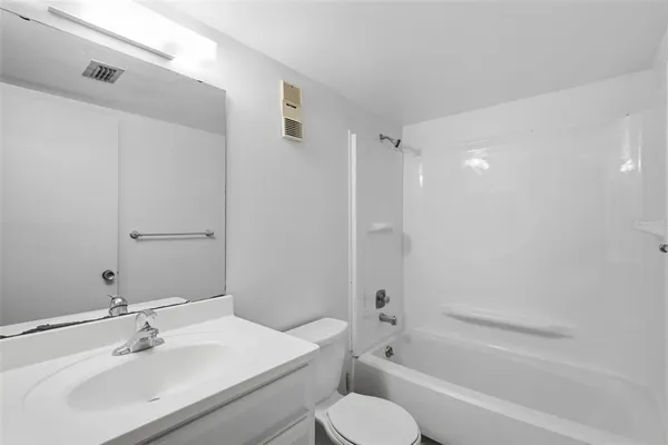 $159,900 | 100 Sweetgum Woods Court, Unit 9B, Deltona, FL 32725